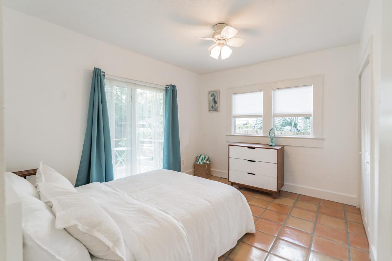 Sarasota, Fl Bungalow - Bright & Breezy Coastal Vibes - 10 Mins To White Sand Beaches Home Екстериор снимка